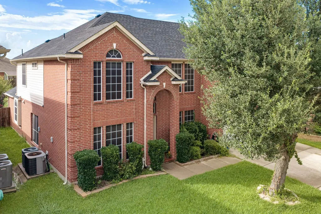 5912 Saddleridge Court Grand Prairie TX 75052