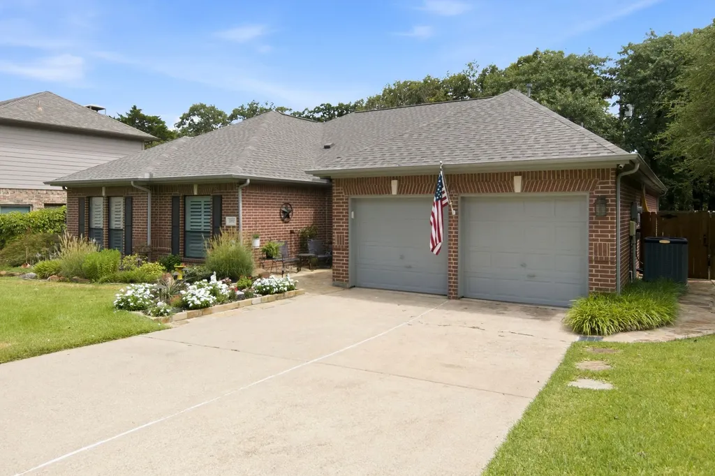 2702 Pinehurst Drive Grapevine TX 76051