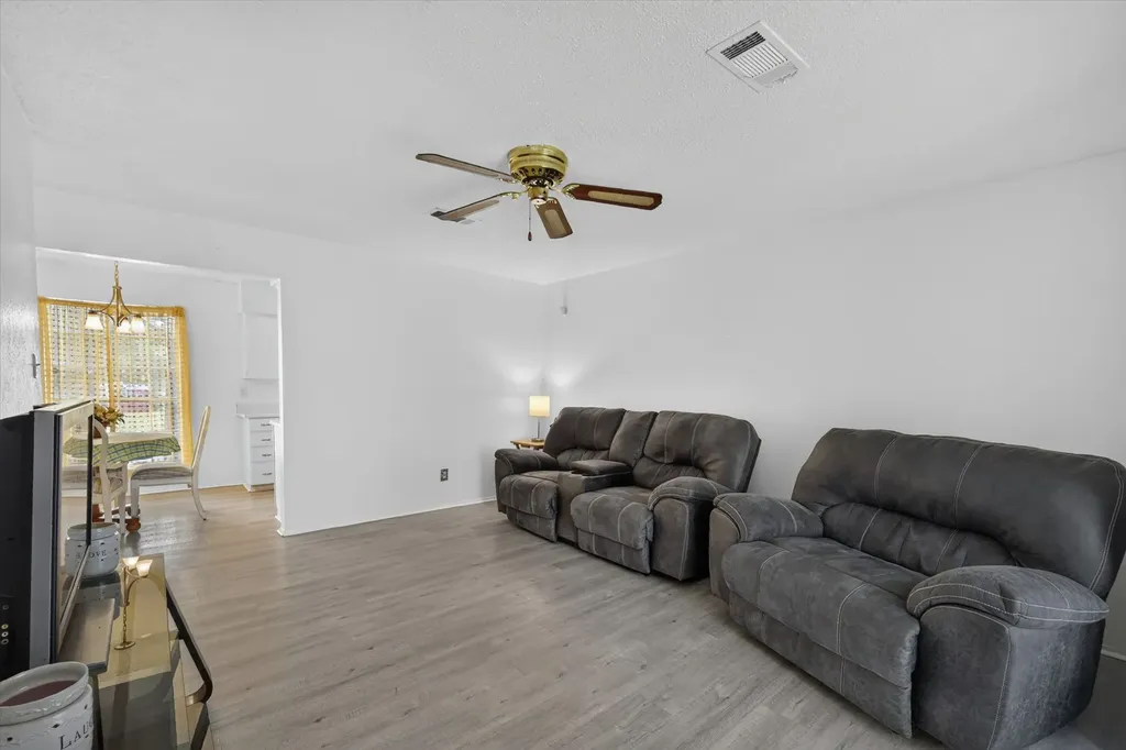 14413 Horseshoe Trail Balch Springs TX 75180