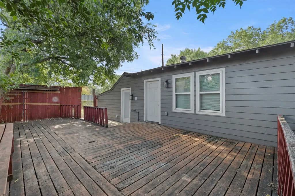 923 Hartsdale Drive Dallas TX 75211
