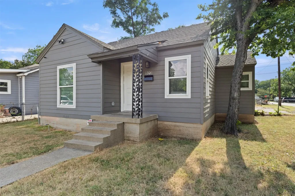 923 Hartsdale Drive Dallas TX 75211