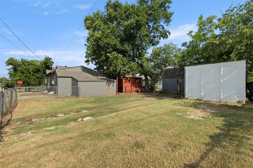 923 Hartsdale Drive Dallas TX 75211