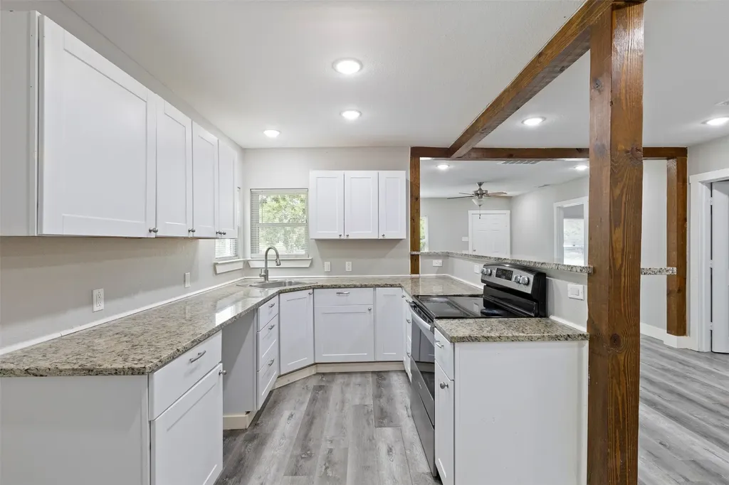 923 Hartsdale Drive Dallas TX 75211