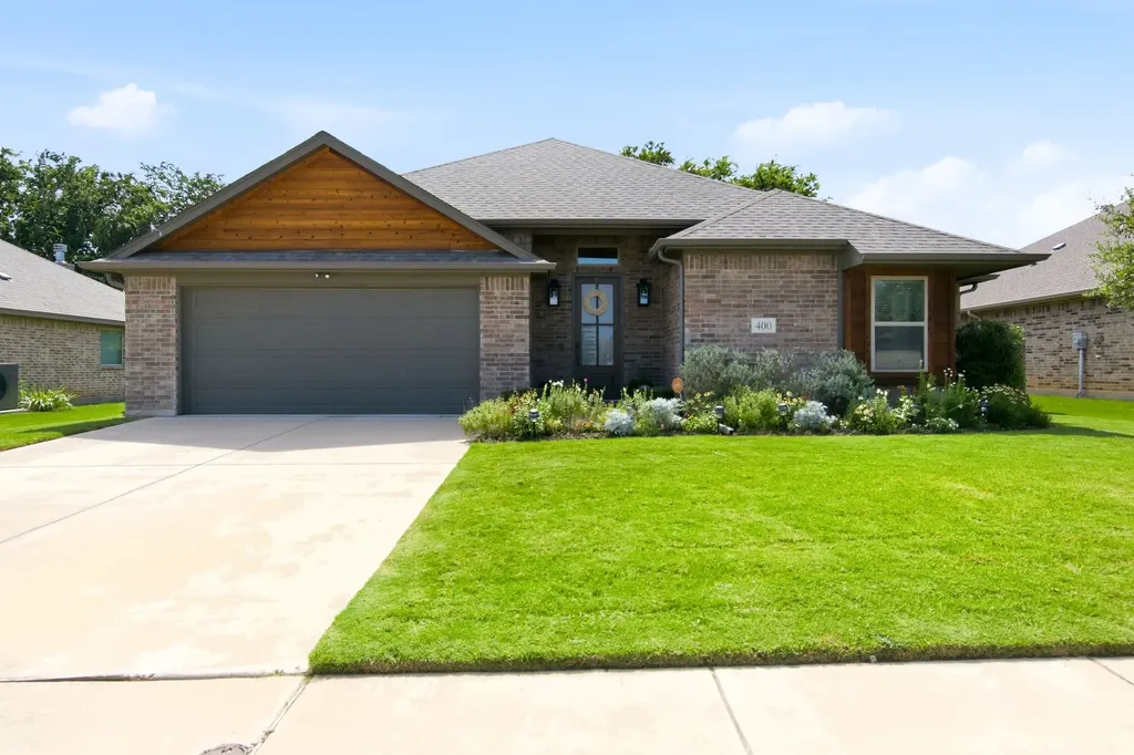 400 Brinkley Drive Saginaw TX 76179