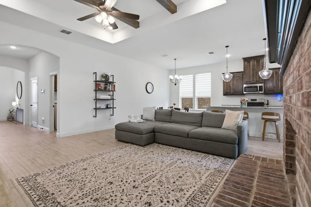400 Brinkley Drive Saginaw TX 76179