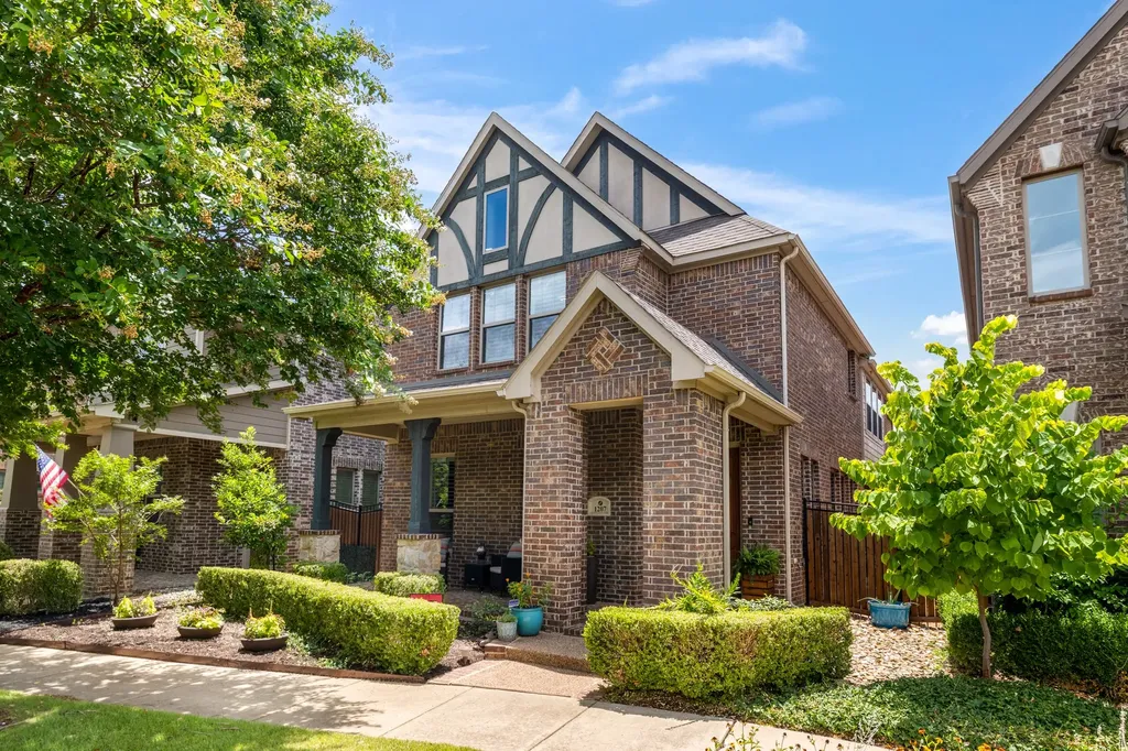 1207 Harris Hawk Way Arlington TX 76005
