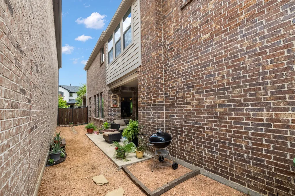 1207 Harris Hawk Way Arlington TX 76005