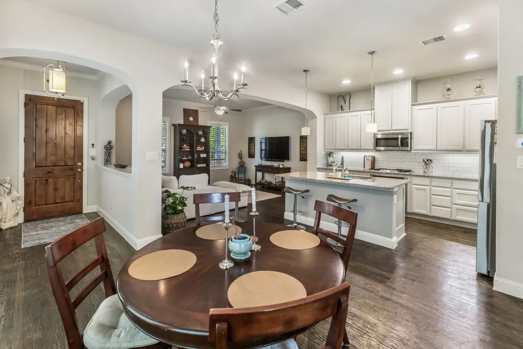 1207 Harris Hawk Way Arlington TX 76005