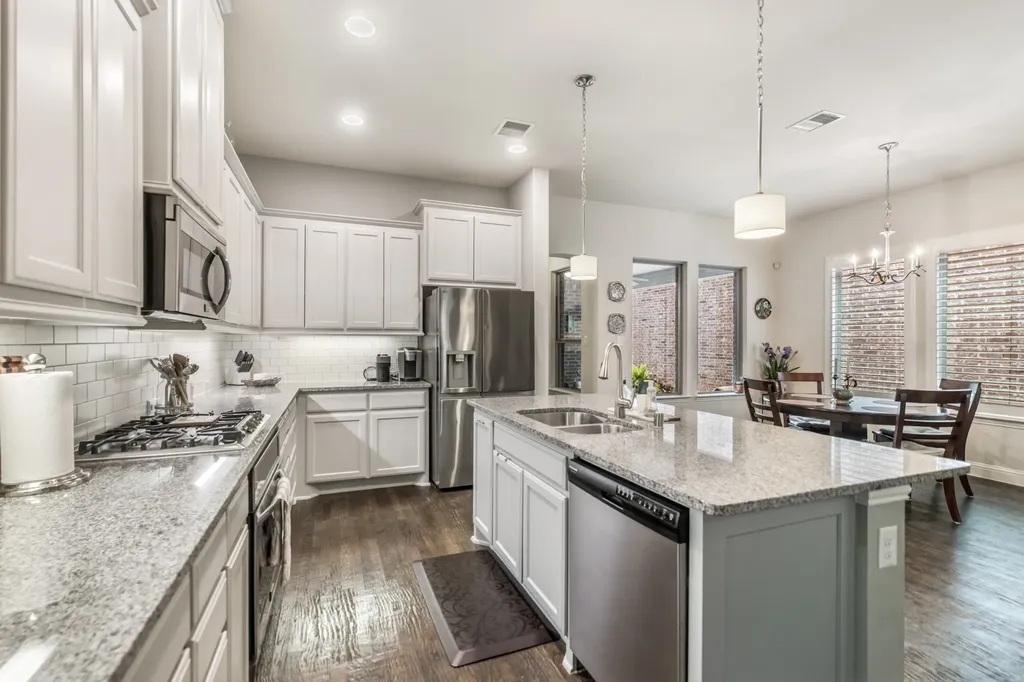 1207 Harris Hawk Way Arlington TX 76005
