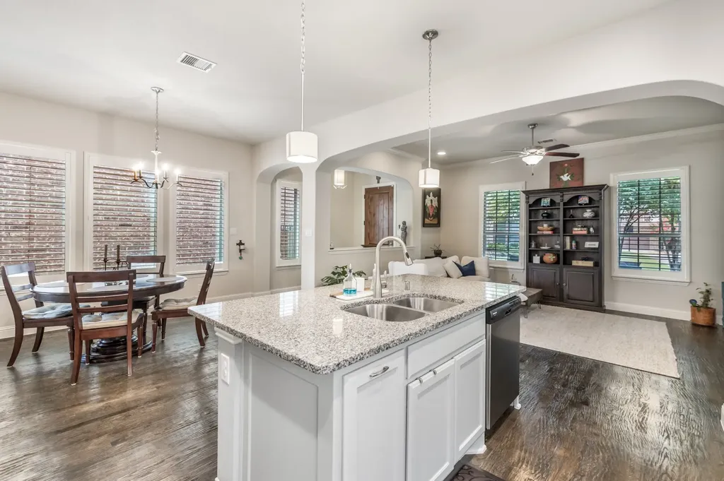 1207 Harris Hawk Way Arlington TX 76005