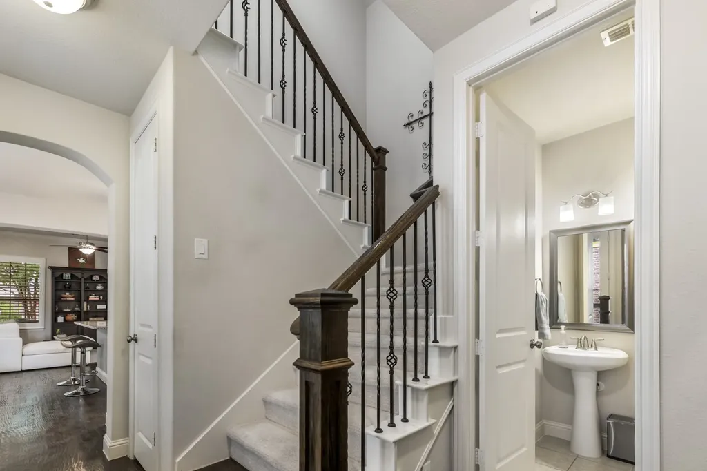 1207 Harris Hawk Way Arlington TX 76005
