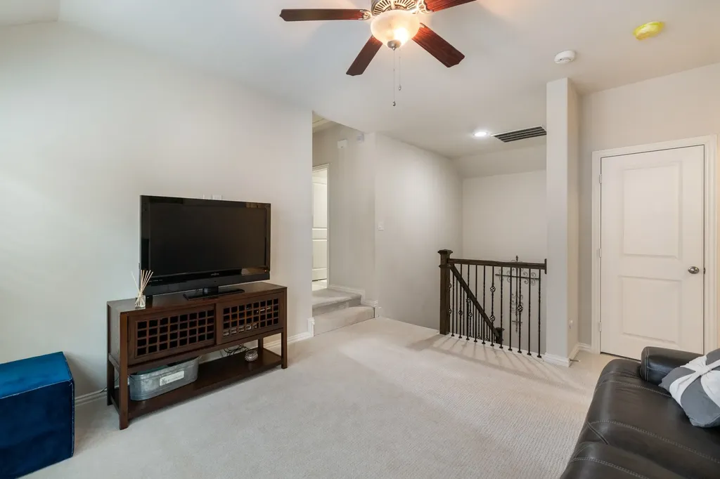 1207 Harris Hawk Way Arlington TX 76005