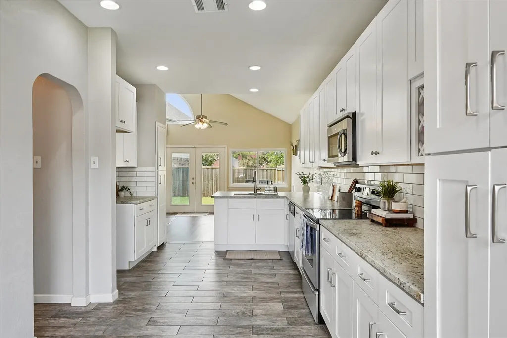 1209 Broken Arrow Trail Carrollton TX 75007