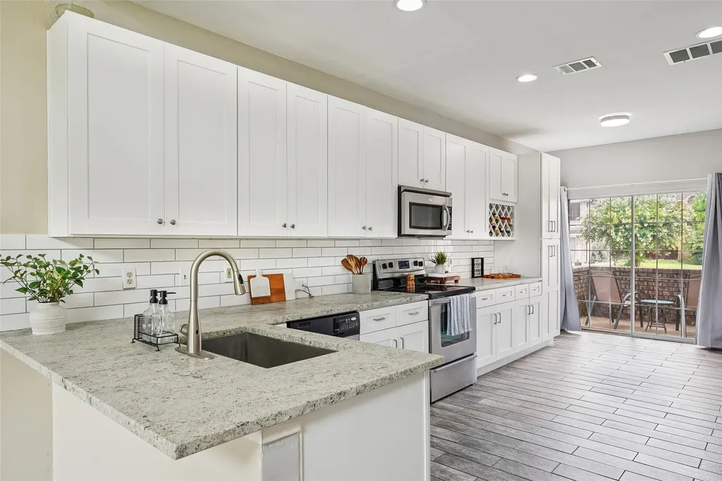 1209 Broken Arrow Trail Carrollton TX 75007
