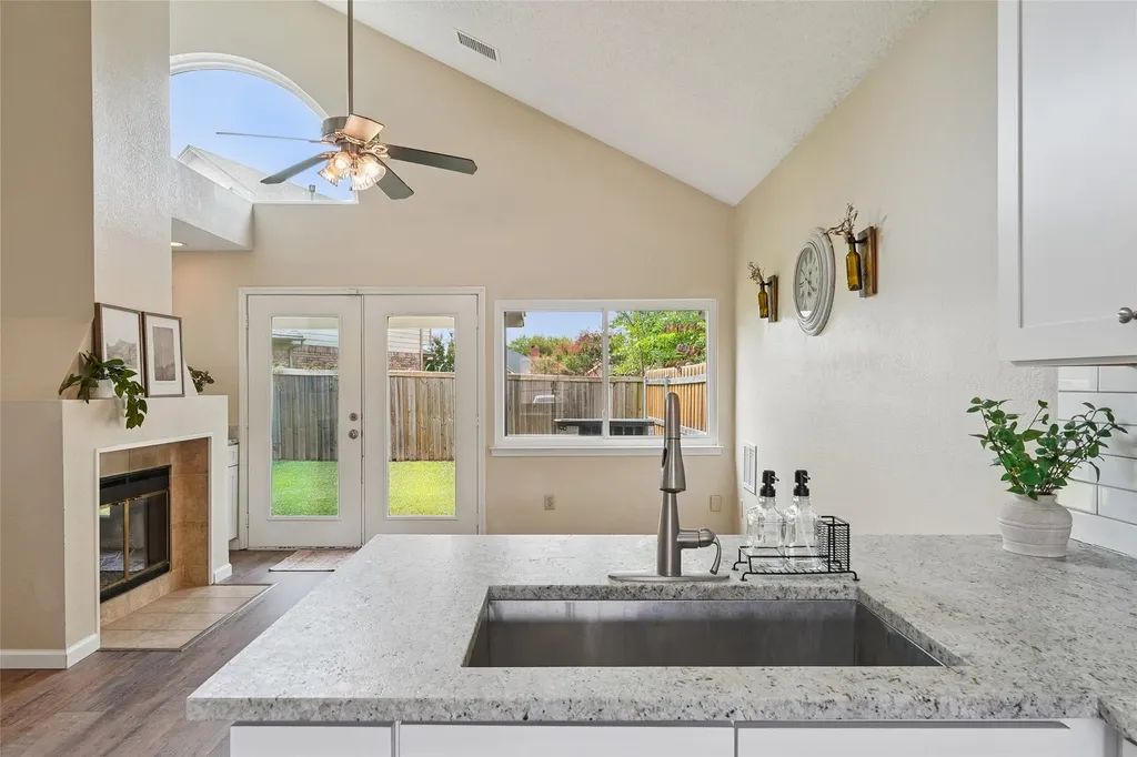 1209 Broken Arrow Trail Carrollton TX 75007