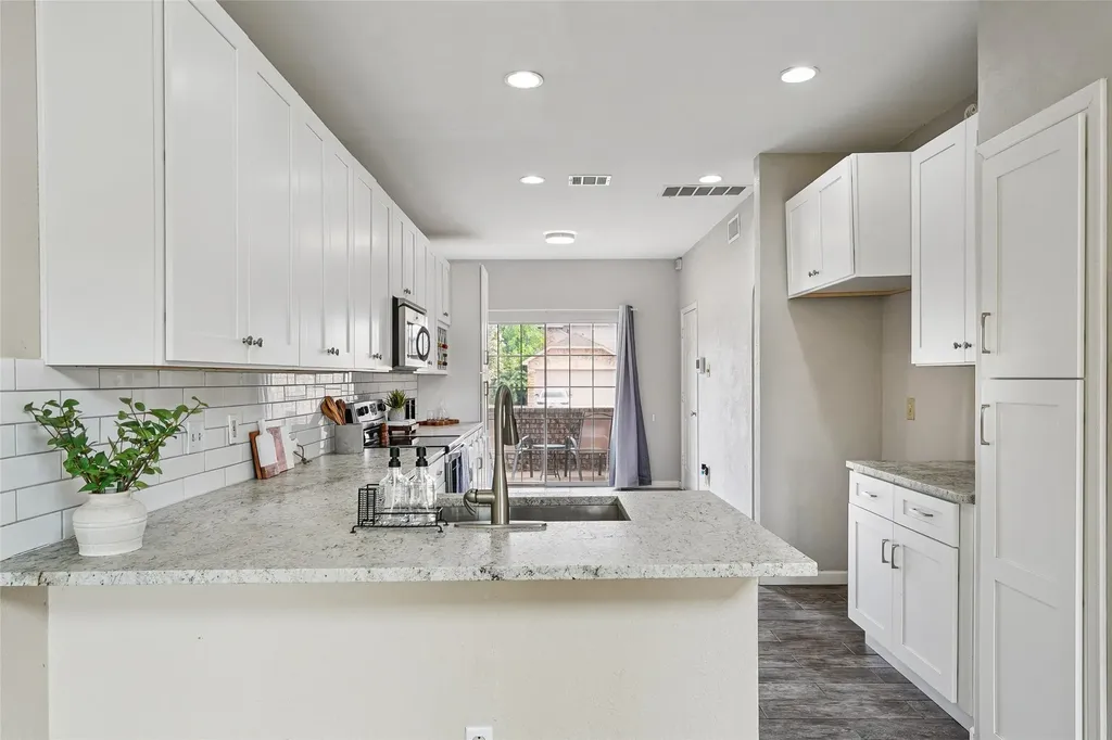 1209 Broken Arrow Trail Carrollton TX 75007