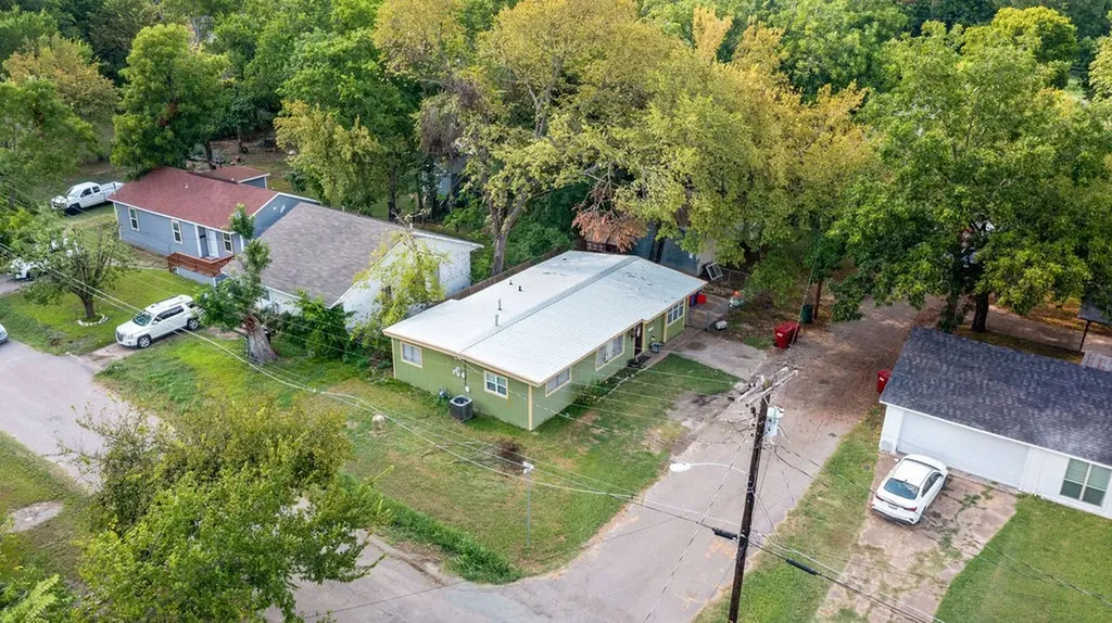 801 Oak Street Bonham TX 75418