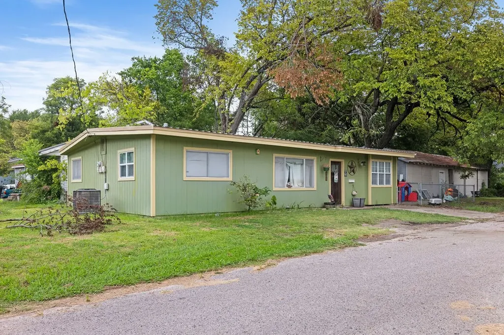 801 Oak Street Bonham TX 75418