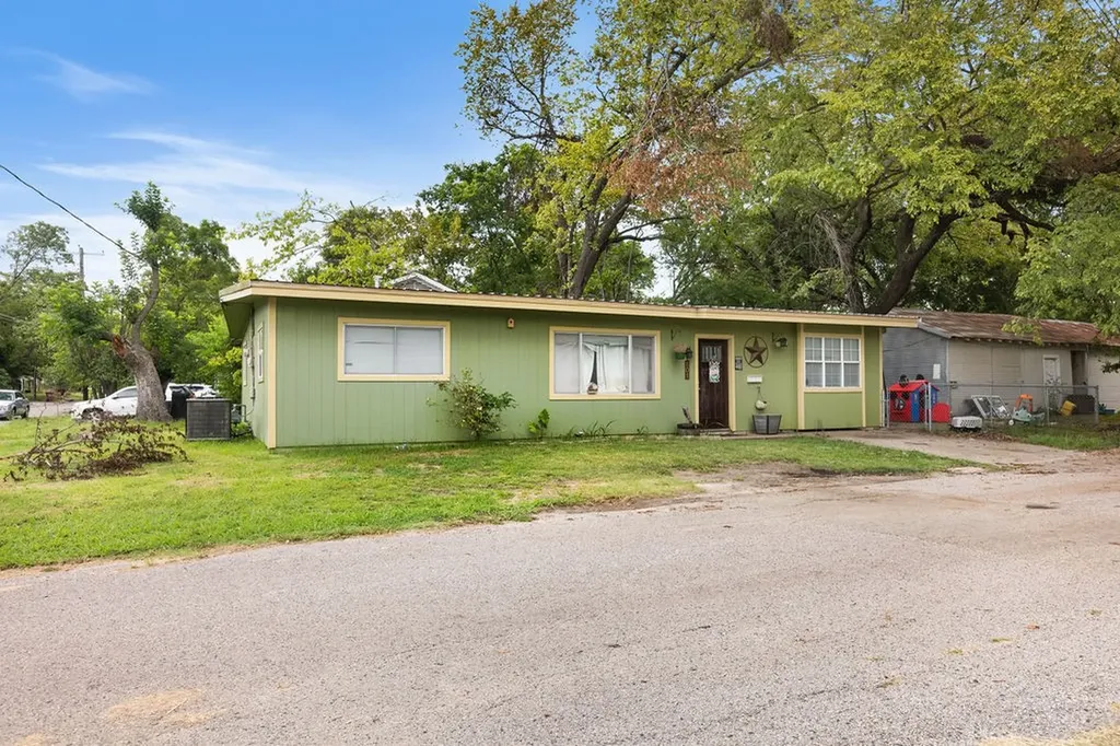801 Oak Street Bonham TX 75418