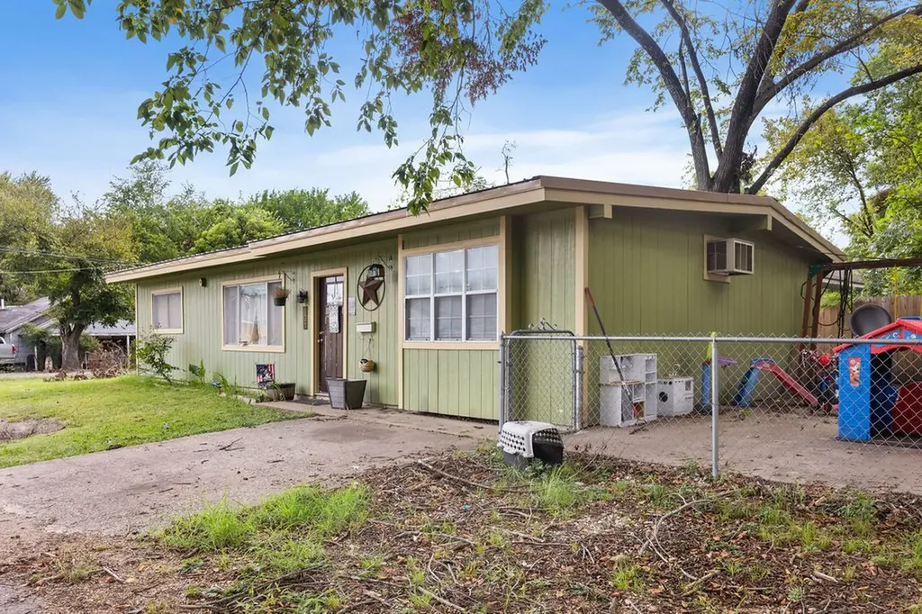 801 Oak Street Bonham TX 75418
