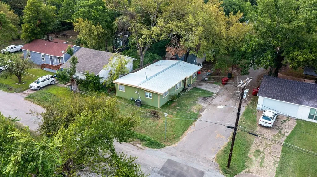 801 Oak Street Bonham TX 75418