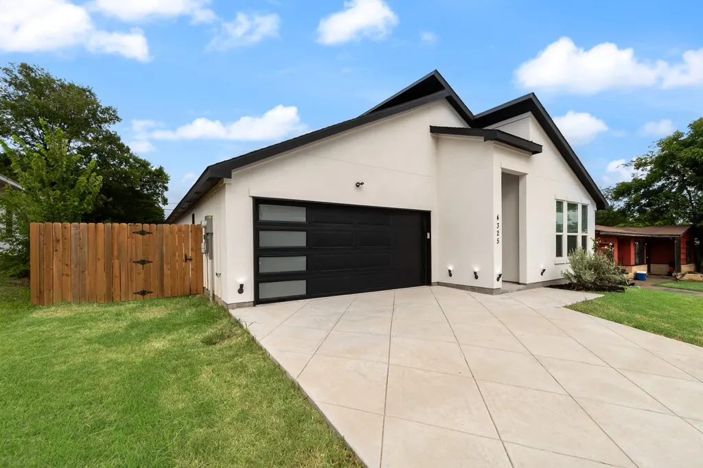 4325 Carmel Avenue Fort Worth TX 76119