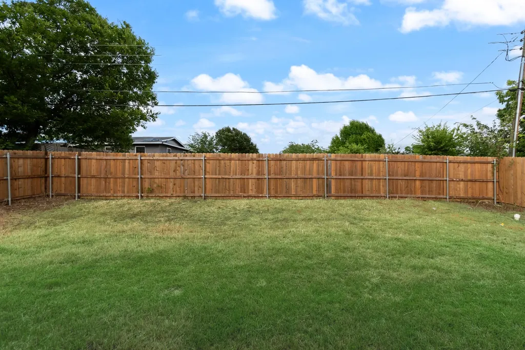 4325 Carmel Avenue Fort Worth TX 76119