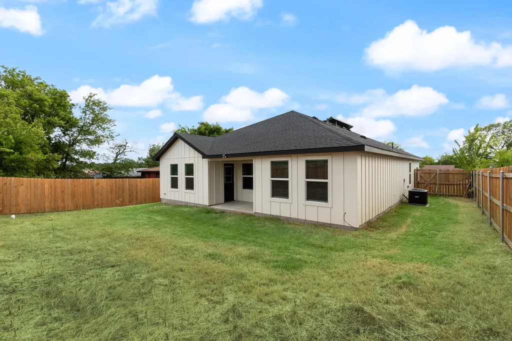 4325 Carmel Avenue Fort Worth TX 76119