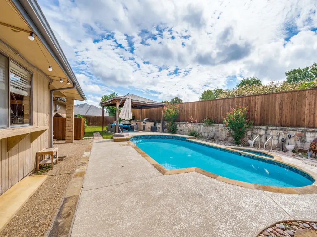 2702 Lookout Place Carrollton TX 75007