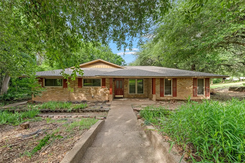 701 Arlington Drive Woodway TX 76712
