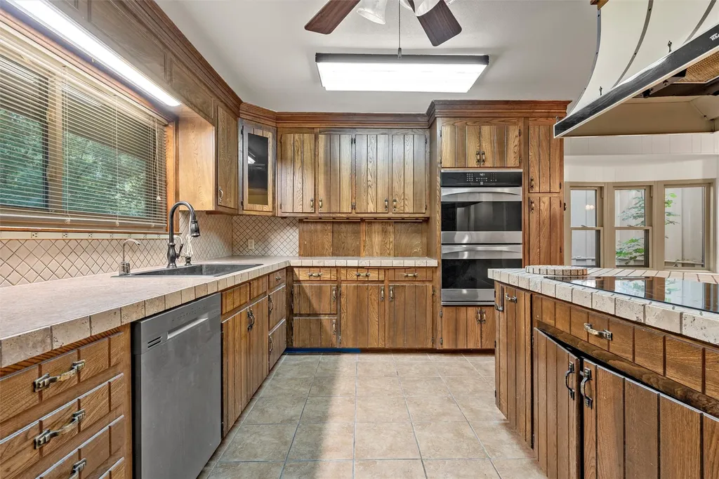 701 Arlington Drive Woodway TX 76712