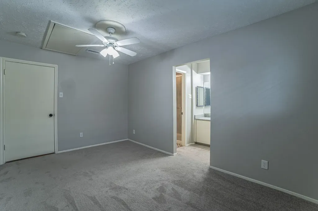 5 E Townhouse Lane Grand Prairie TX 75052