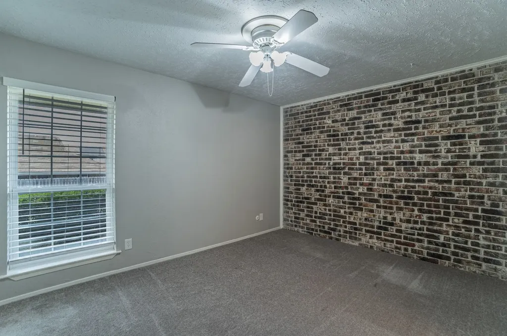 5 E Townhouse Lane Grand Prairie TX 75052