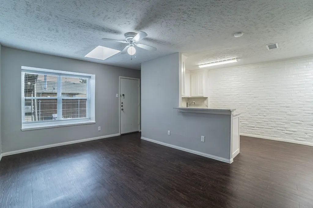 5 E Townhouse Lane Grand Prairie TX 75052