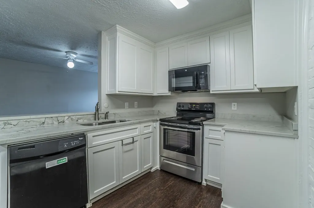 5 E Townhouse Lane Grand Prairie TX 75052