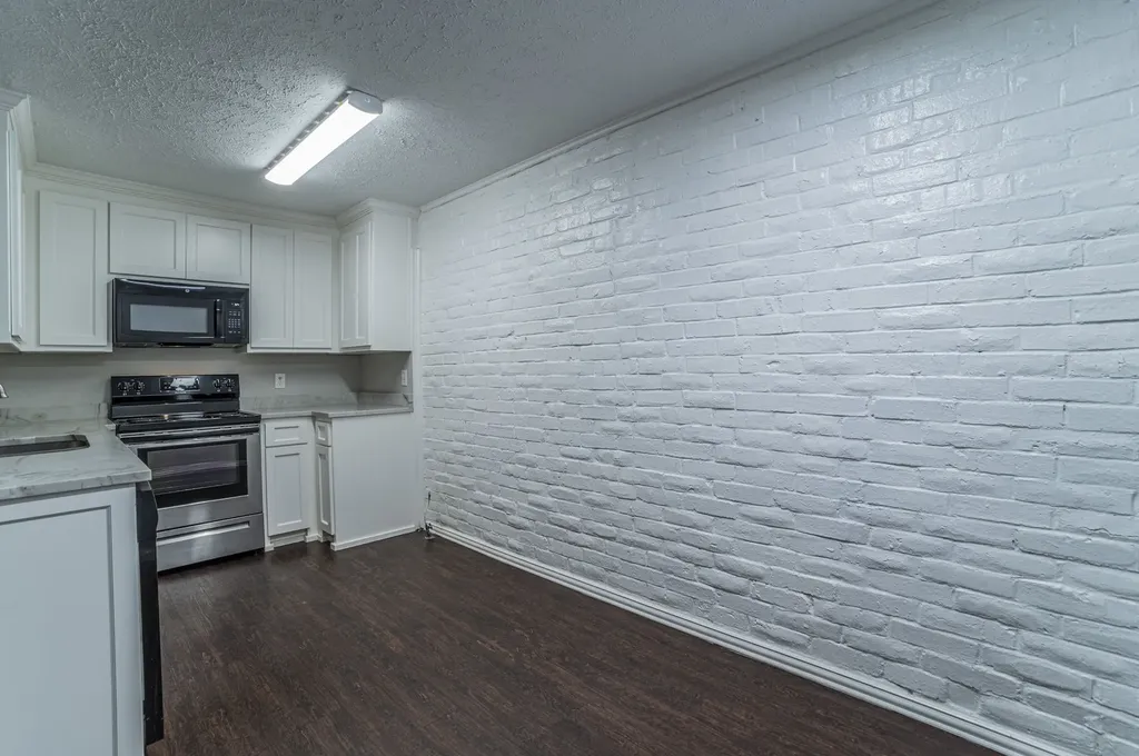 5 E Townhouse Lane Grand Prairie TX 75052