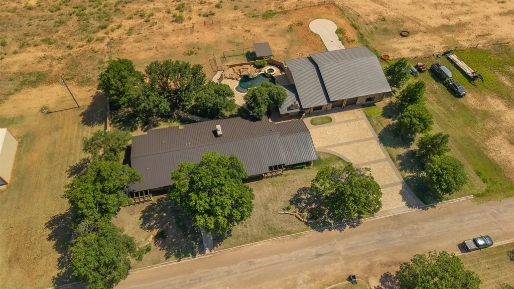 1811 Wallace Avenue Paducah TX 79248