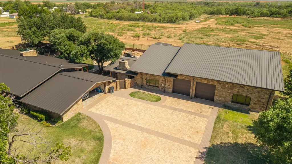 1811 Wallace Avenue Paducah TX 79248