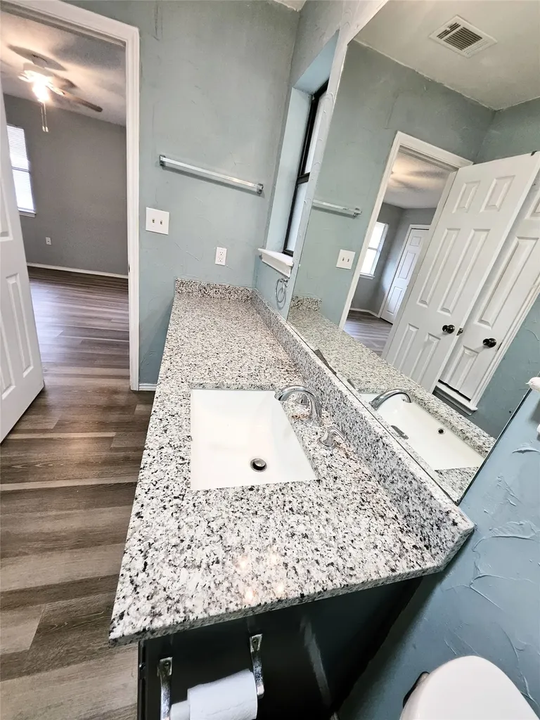 1124 Kathy Lane Lewisville TX 75067