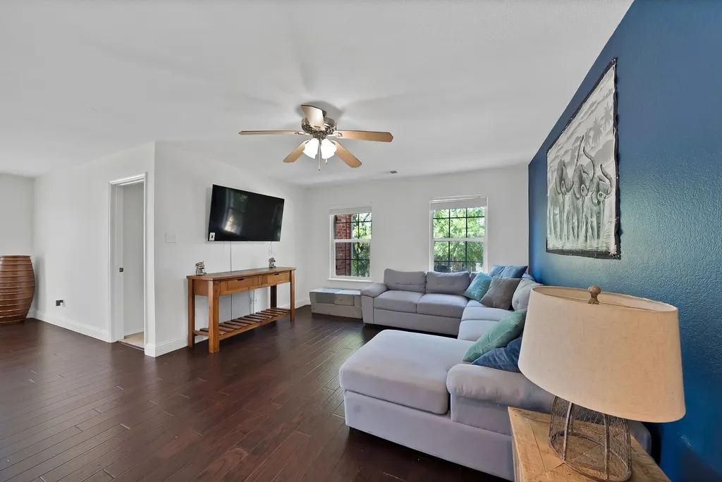 2827 Grandview Drive Grand Prairie TX 75052