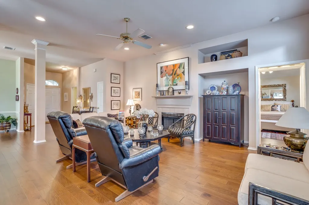 6904 Spring Valley Way Fort Worth TX 76132