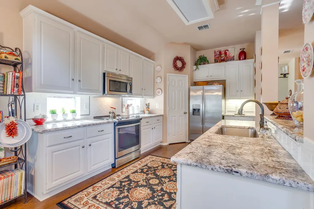6904 Spring Valley Way Fort Worth TX 76132