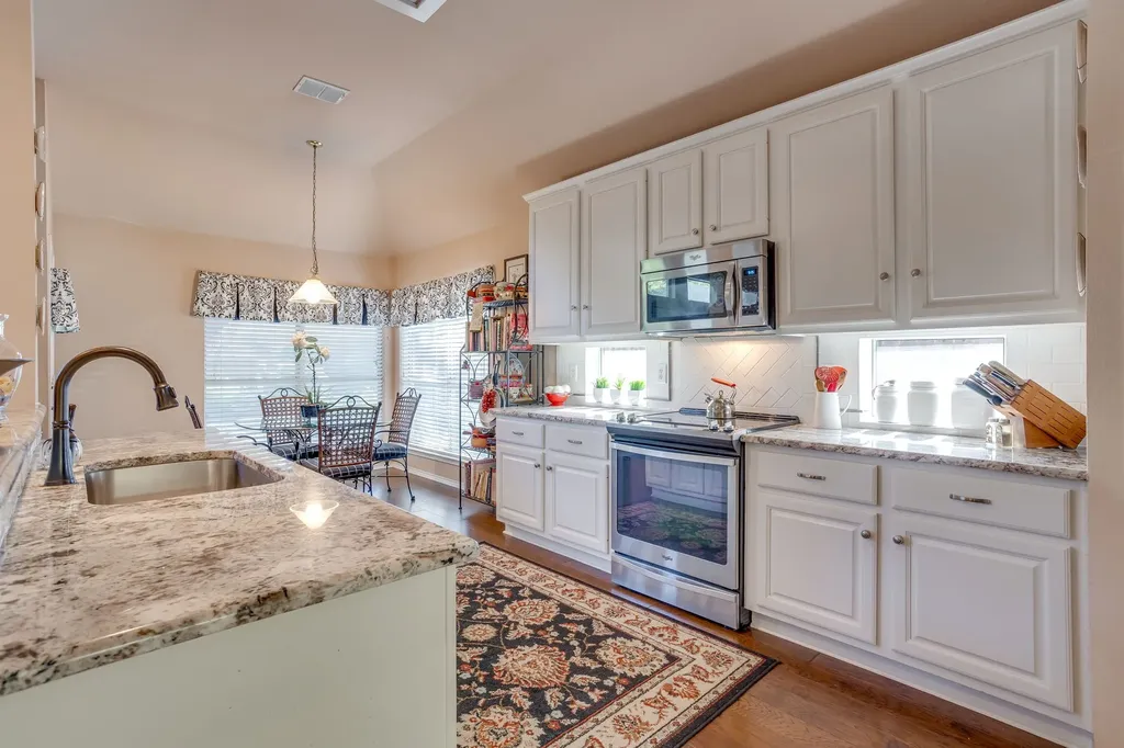 6904 Spring Valley Way Fort Worth TX 76132