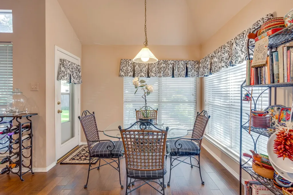 6904 Spring Valley Way Fort Worth TX 76132
