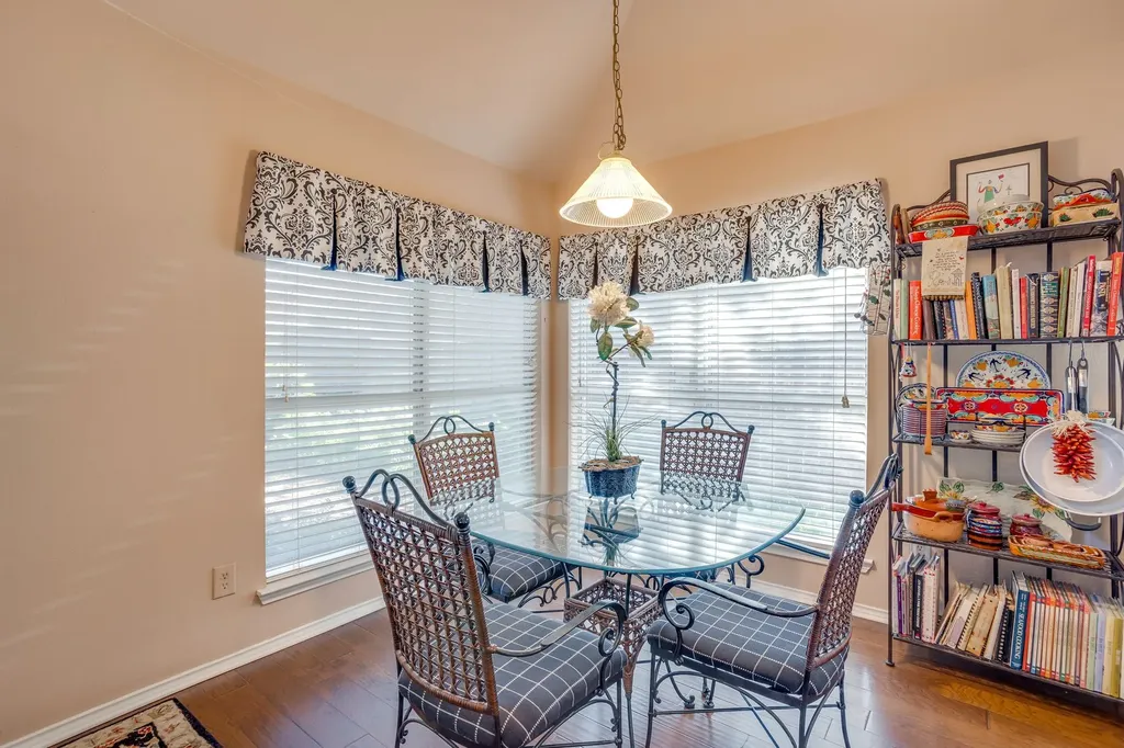 6904 Spring Valley Way Fort Worth TX 76132