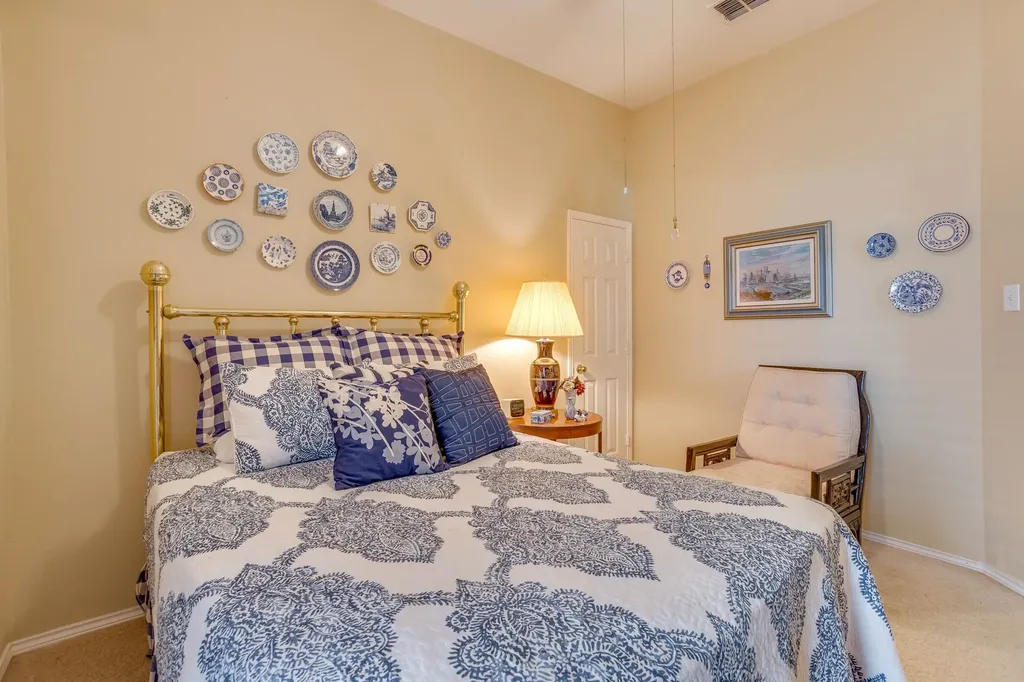 6904 Spring Valley Way Fort Worth TX 76132