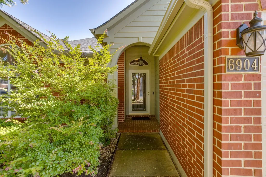 6904 Spring Valley Way Fort Worth TX 76132