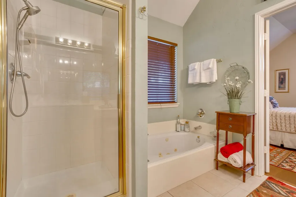 6904 Spring Valley Way Fort Worth TX 76132