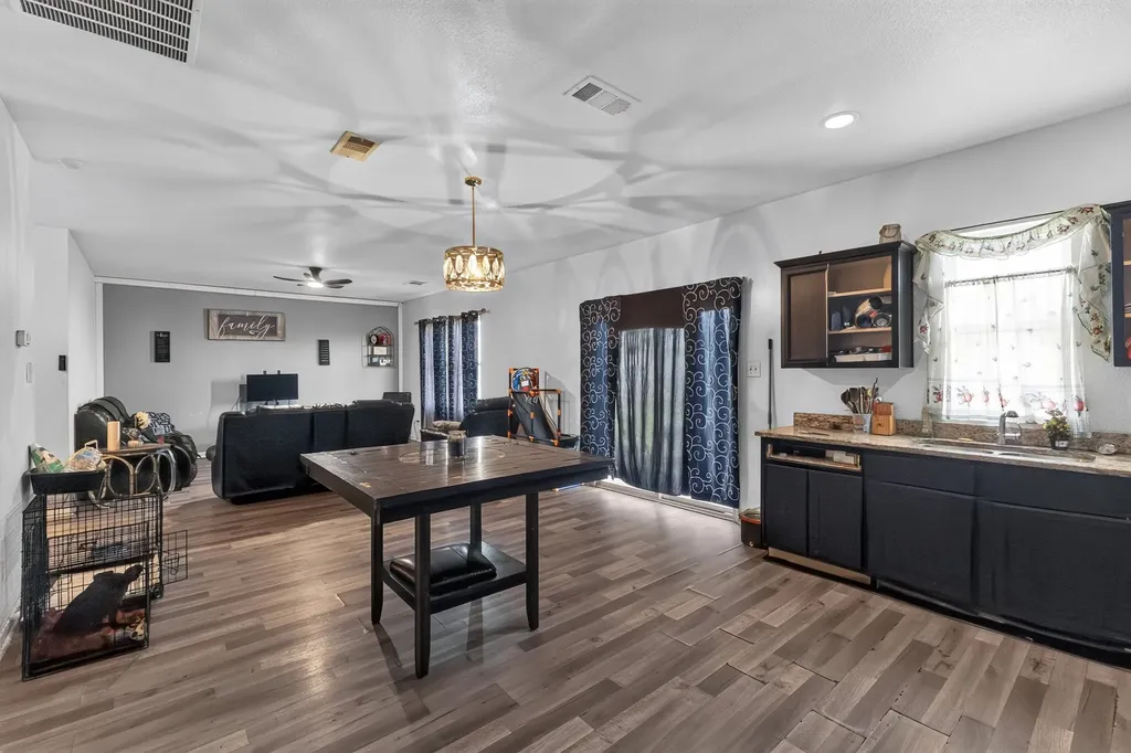 432 Glen Meadow Drive Glenn Heights TX 75154