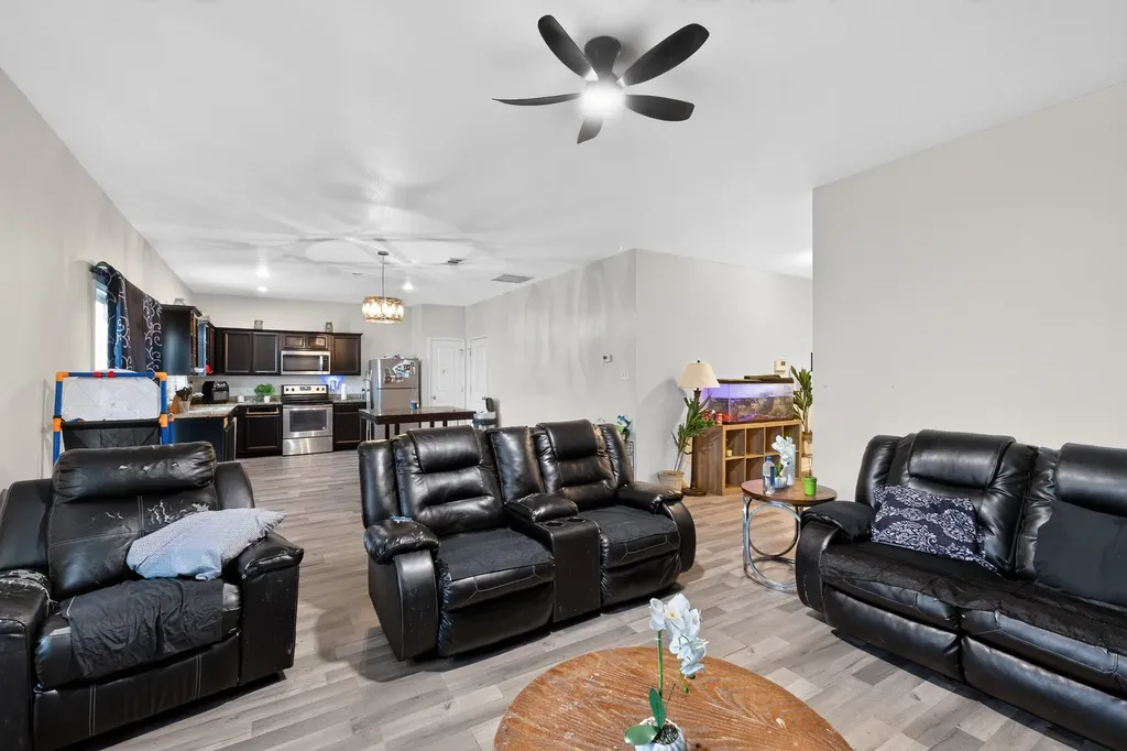 432 Glen Meadow Drive Glenn Heights TX 75154
